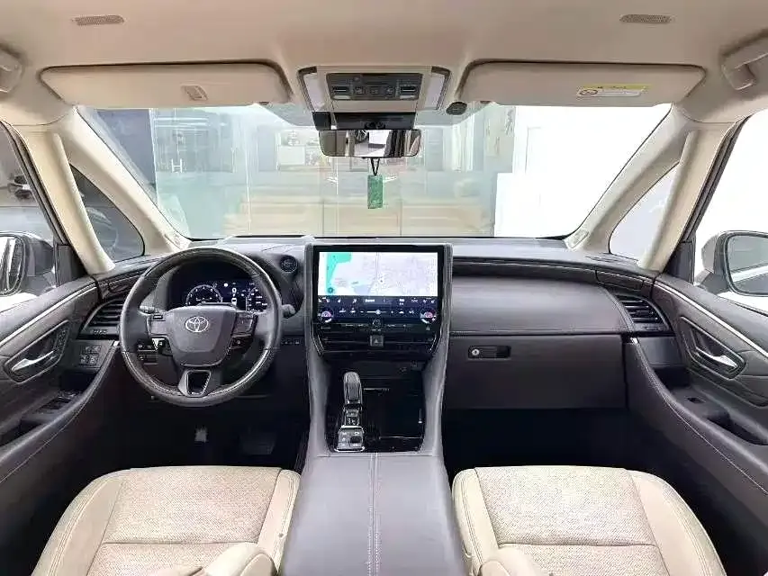 Toyota Alphard — фото 9