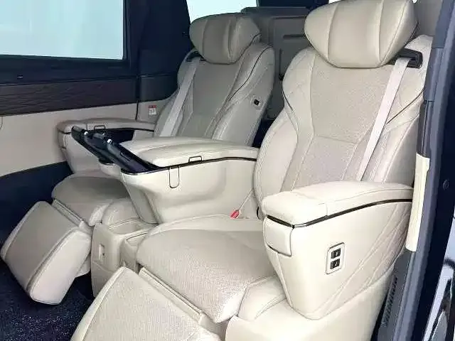 Toyota Alphard — фото 3