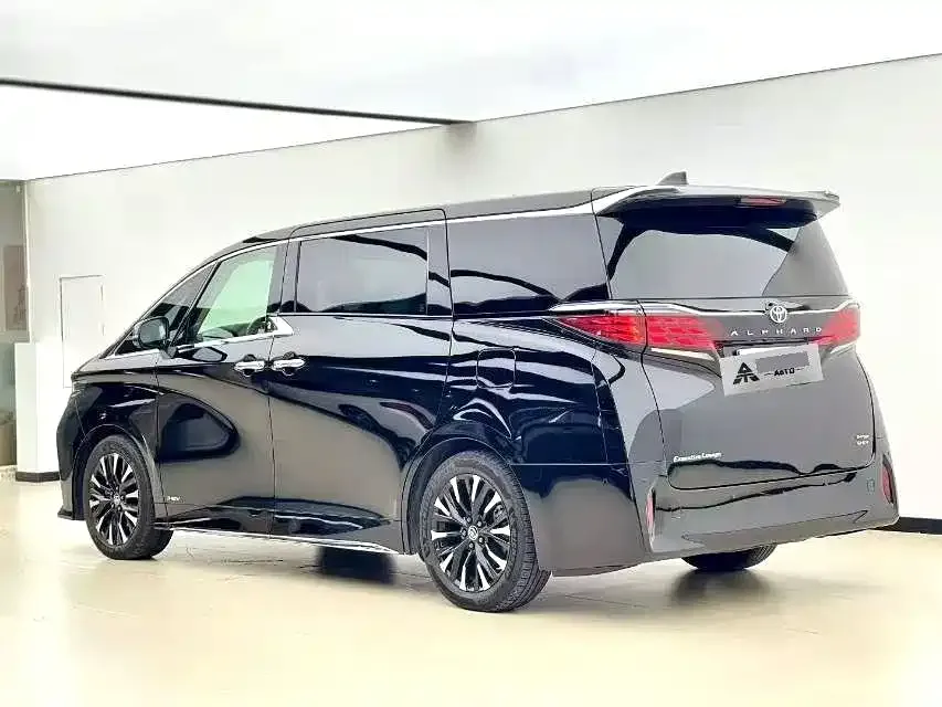 Toyota Alphard — фото 6