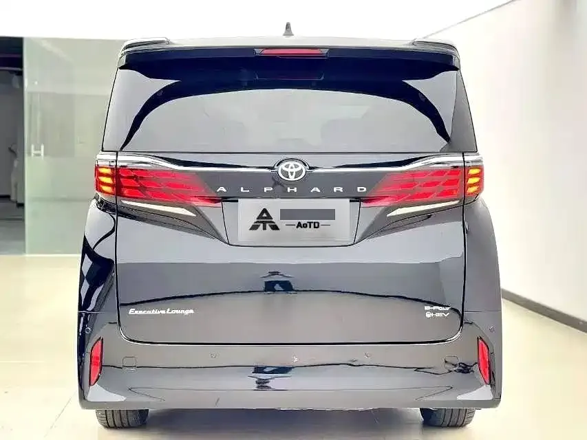 Toyota Alphard — фото 4
