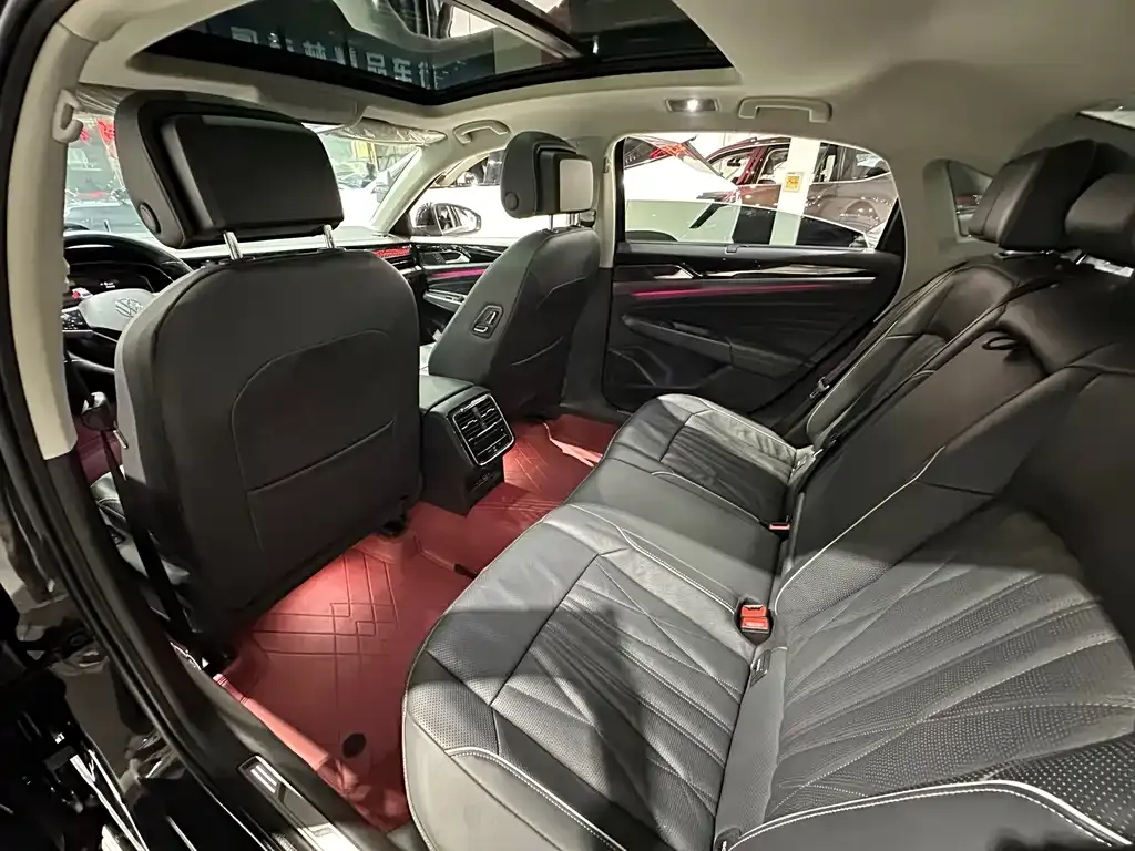 Volkswagen Passat 2023 из CN, фото 5
