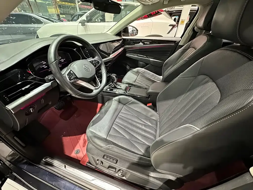 Volkswagen Passat 2023 из CN, фото 9