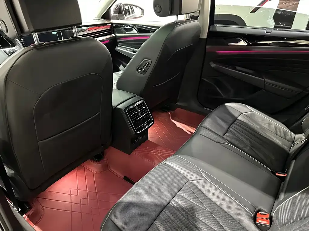 Volkswagen Passat 2023 из CN, фото 2