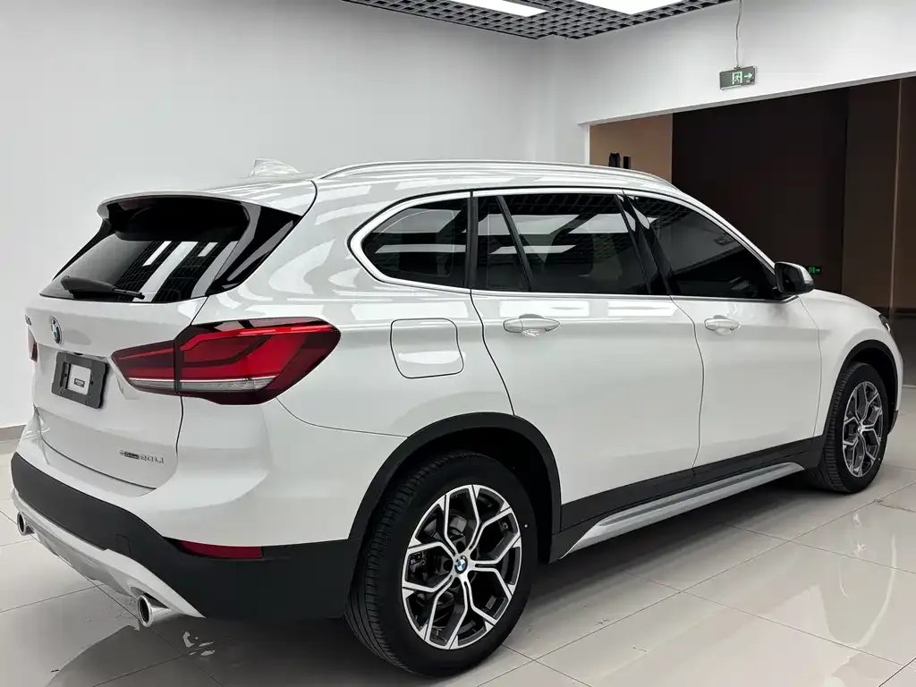 BMW X1 — фото 9