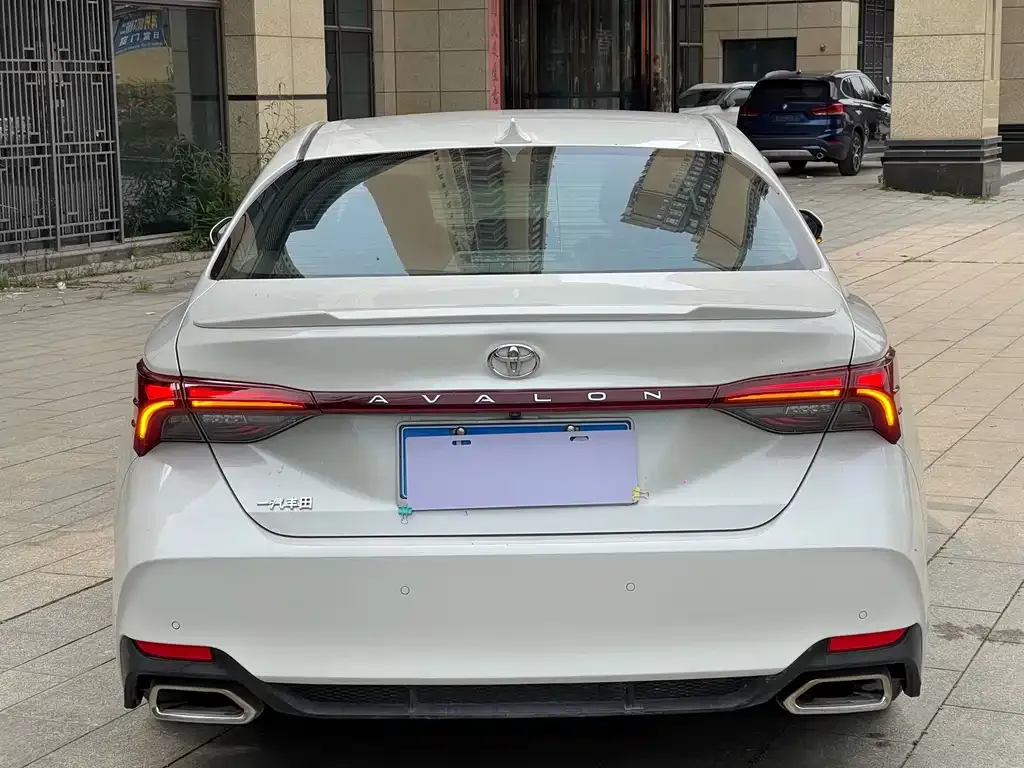 Toyota Avalon — фото 2