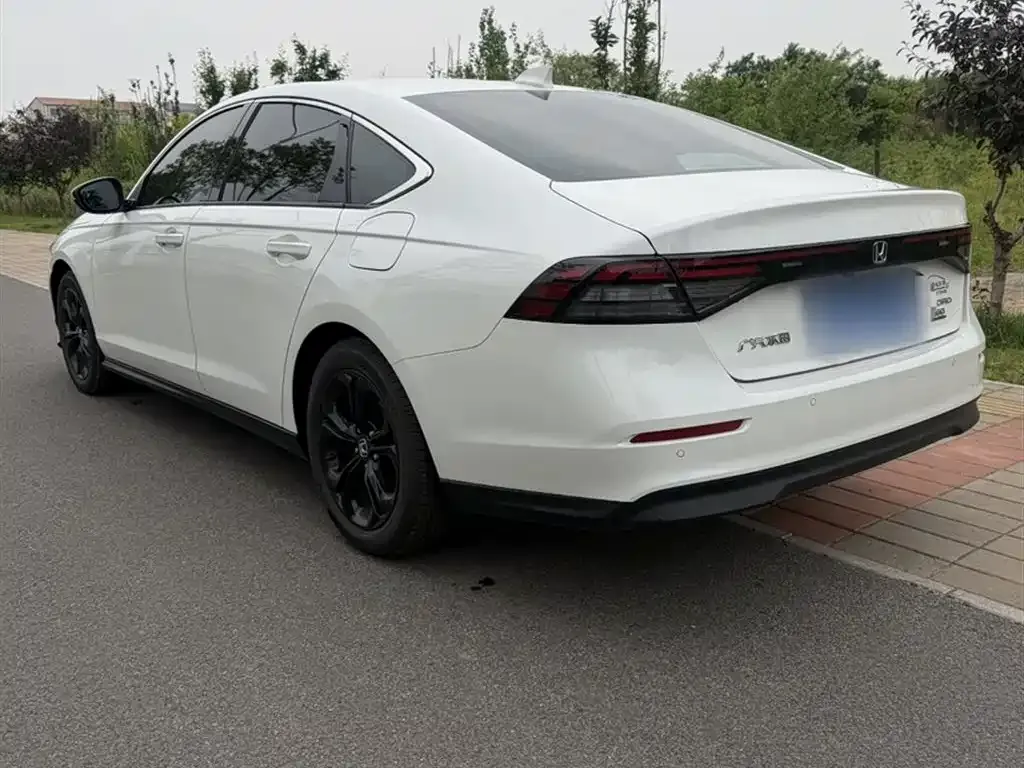Honda Accord — фото 10