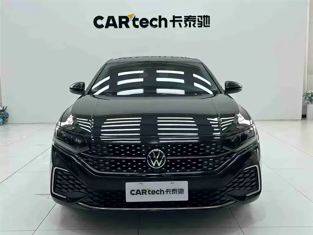 Volkswagen Passat — фото 1