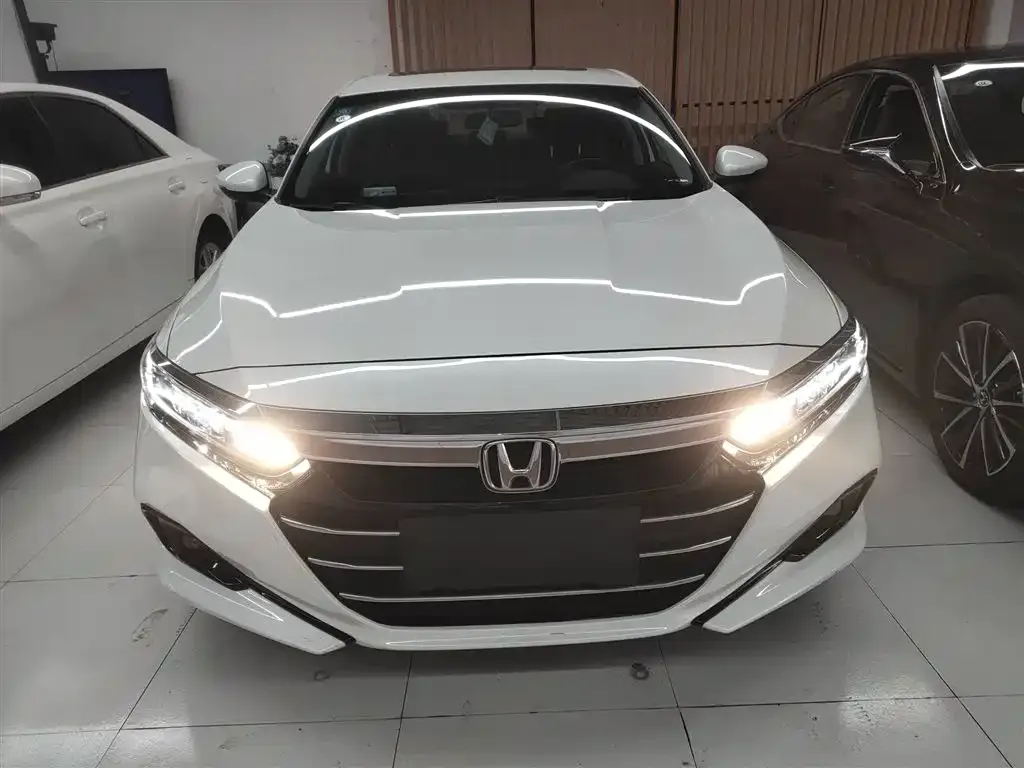 Honda Accord — фото 8