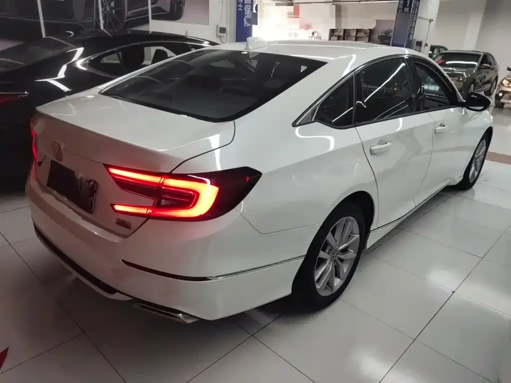 Honda Accord — фото 5