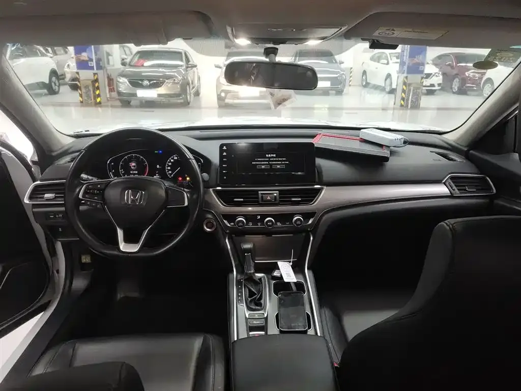Honda Accord — фото 9