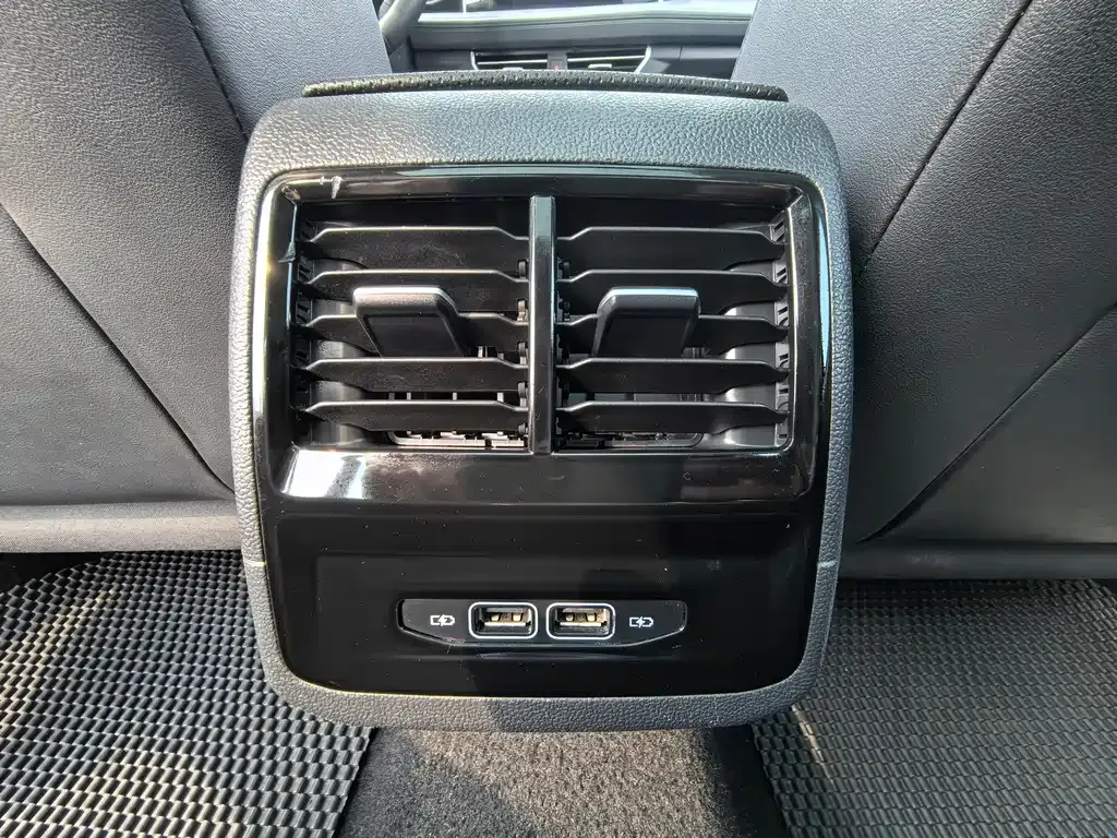 Volkswagen Sagitar 2023 из CN, фото 8