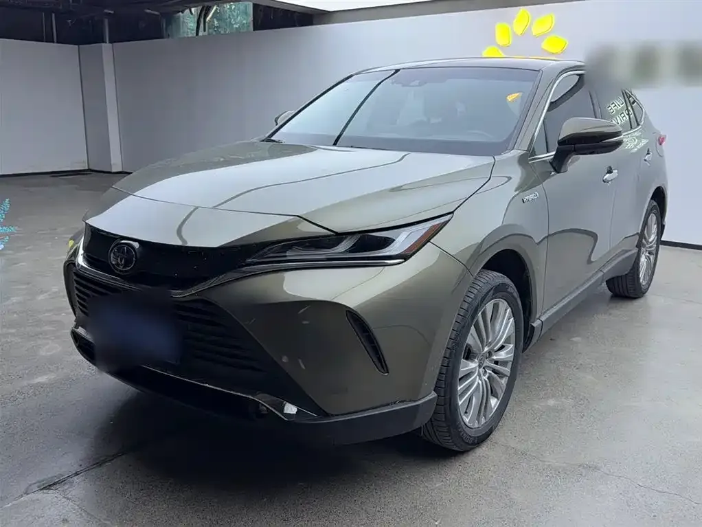 Toyota Harrier — фото 1