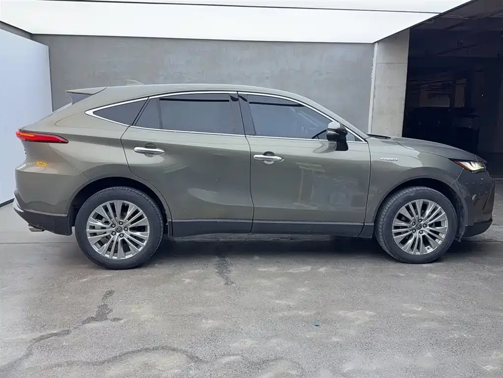 Toyota Harrier — фото 2