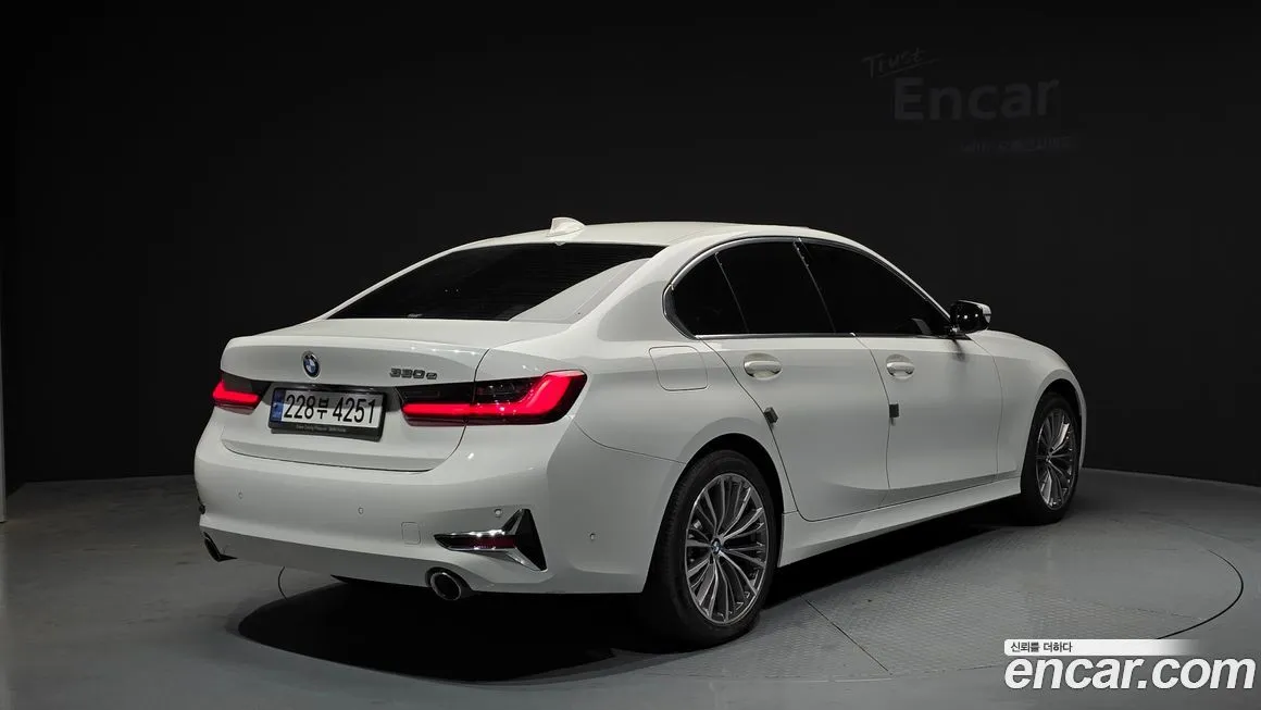 BMW 3-Series 2021 из KR, фото 5