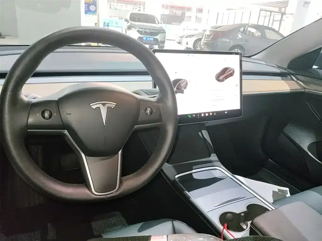 Tesla Model 3 — фото 2