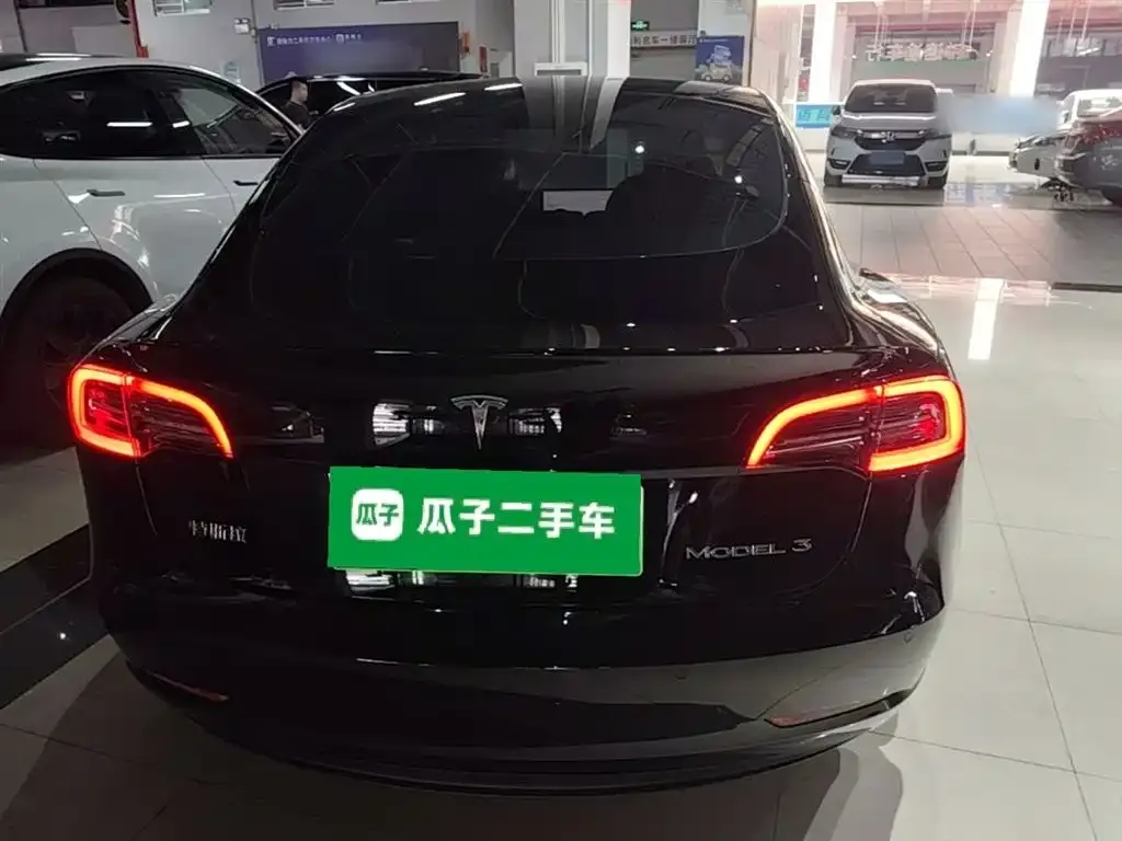 Tesla Model 3 — фото 3