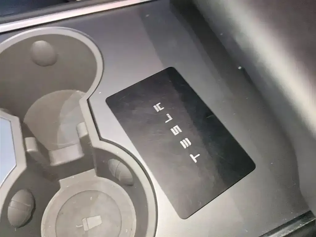 Tesla Model 3 — фото 4