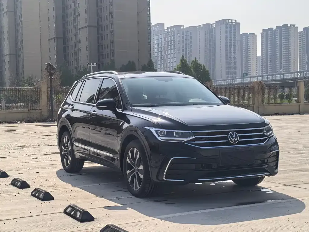Volkswagen Tiguan L — фото 2