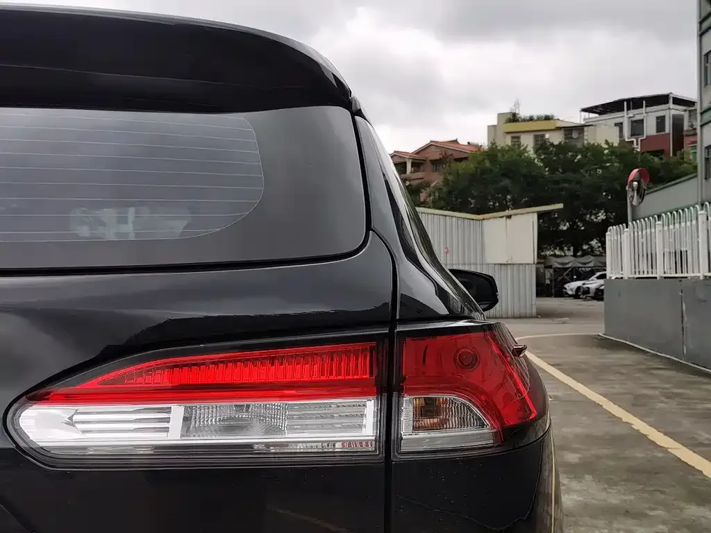 Toyota Corolla Cross — фото 9