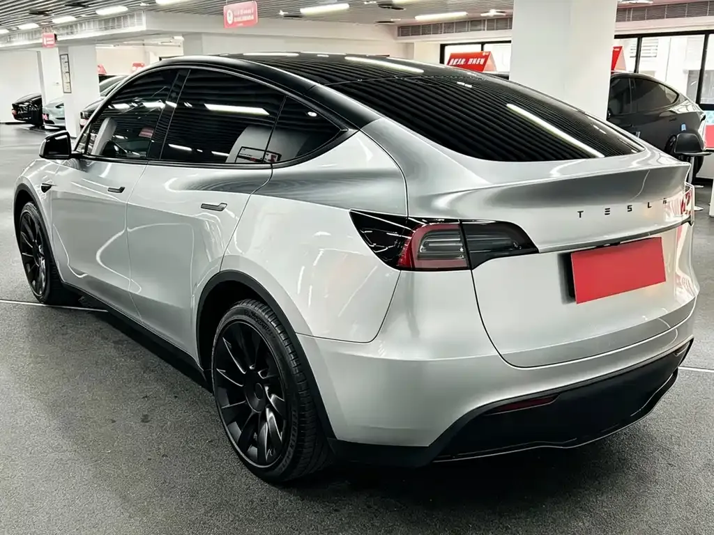 Tesla Model Y — фото 6