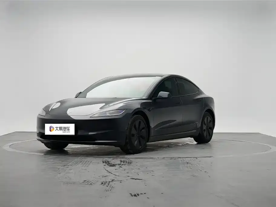Tesla Model 3 — фото 1