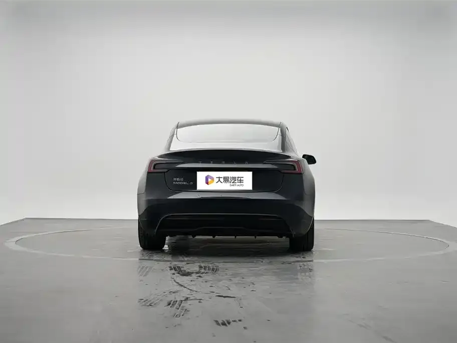 Tesla Model 3 — фото 8