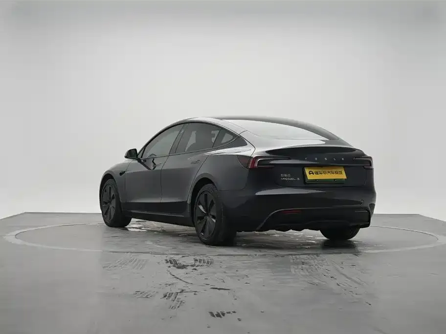 Tesla Model 3 — фото 10