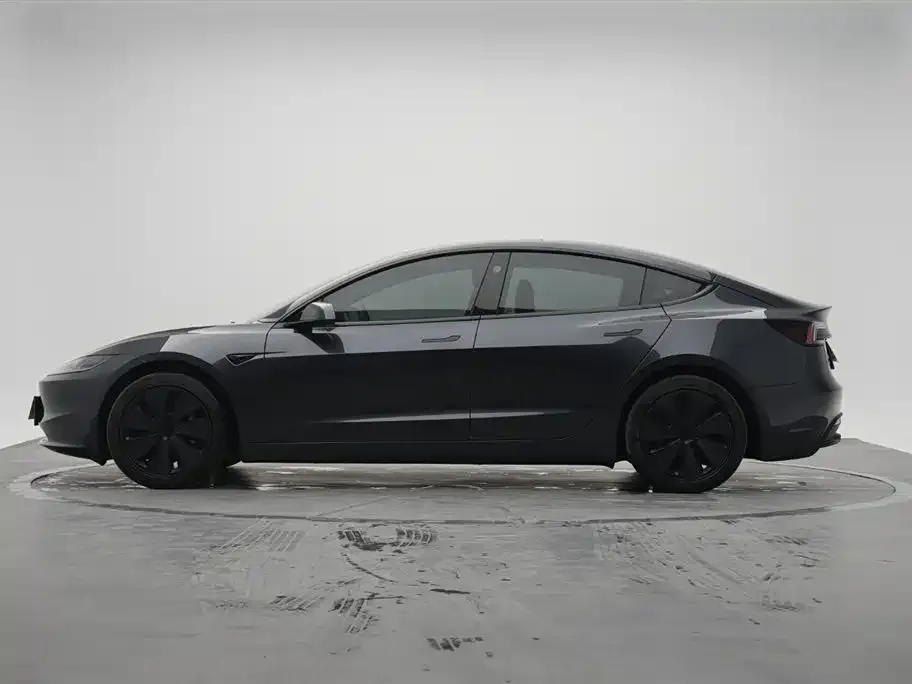 Tesla Model 3 — фото 9