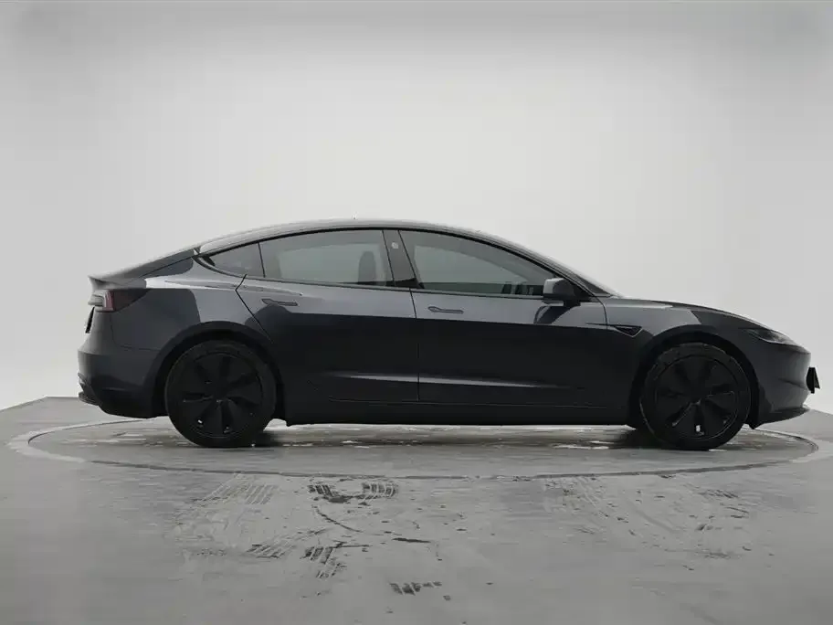 Tesla Model 3 — фото 4