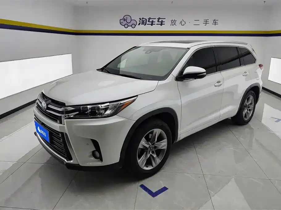 Toyota Highlander — фото 1