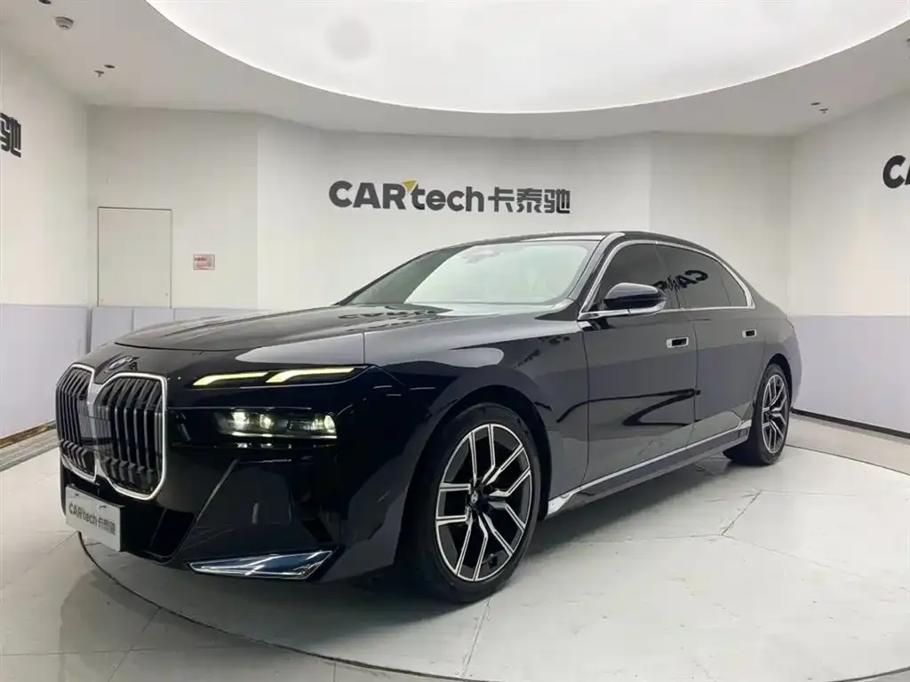 BMW 7 Series — фото 1