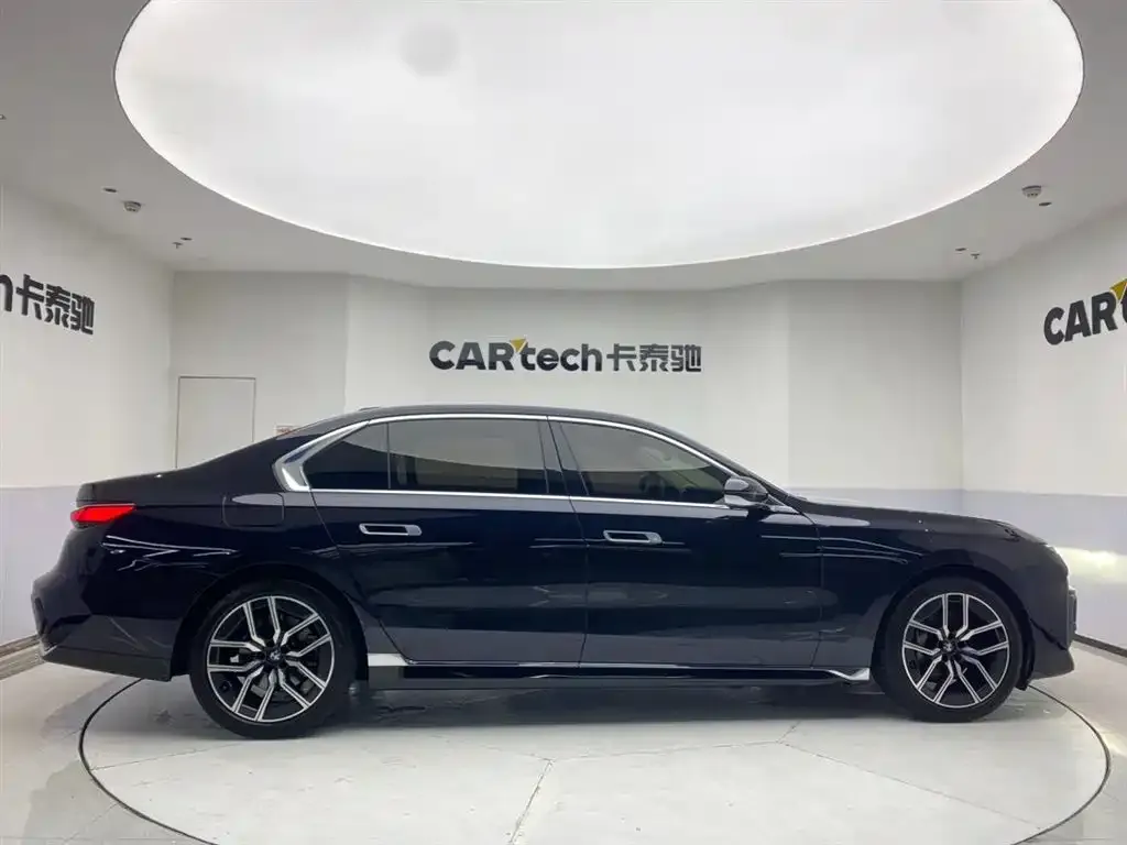 BMW 7 Series — фото 10
