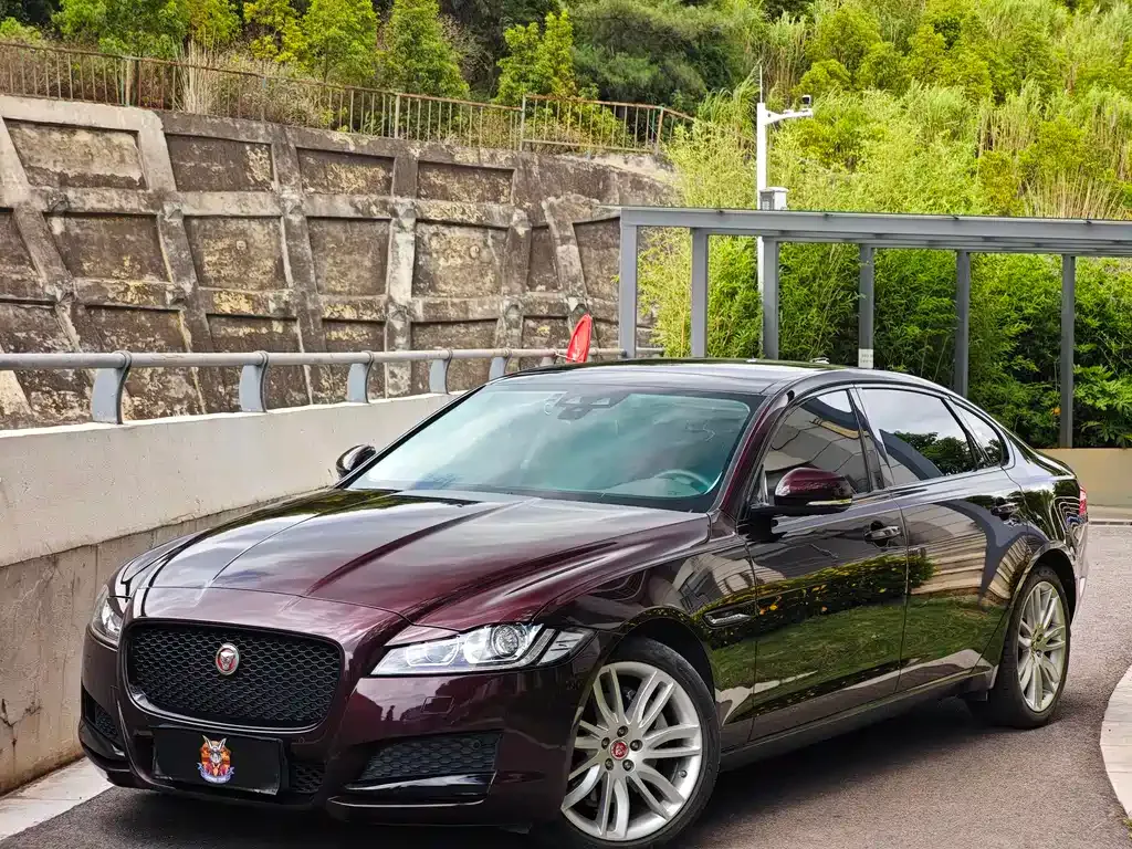 Jaguar XFL — фото 1