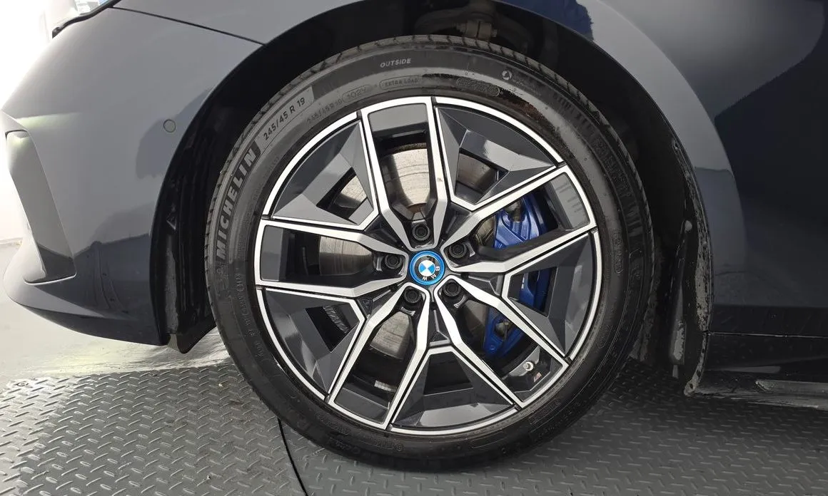 BMW i5 — фото 10