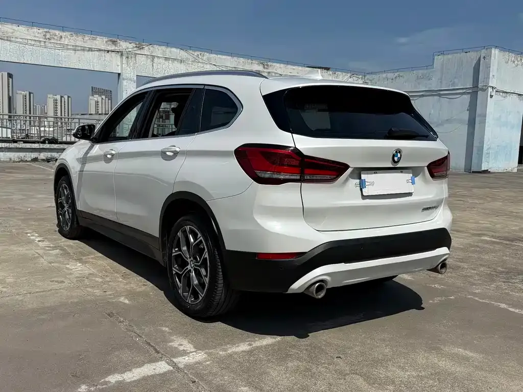 BMW X1 — фото 8