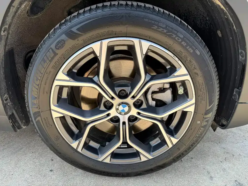 BMW X1 — фото 9