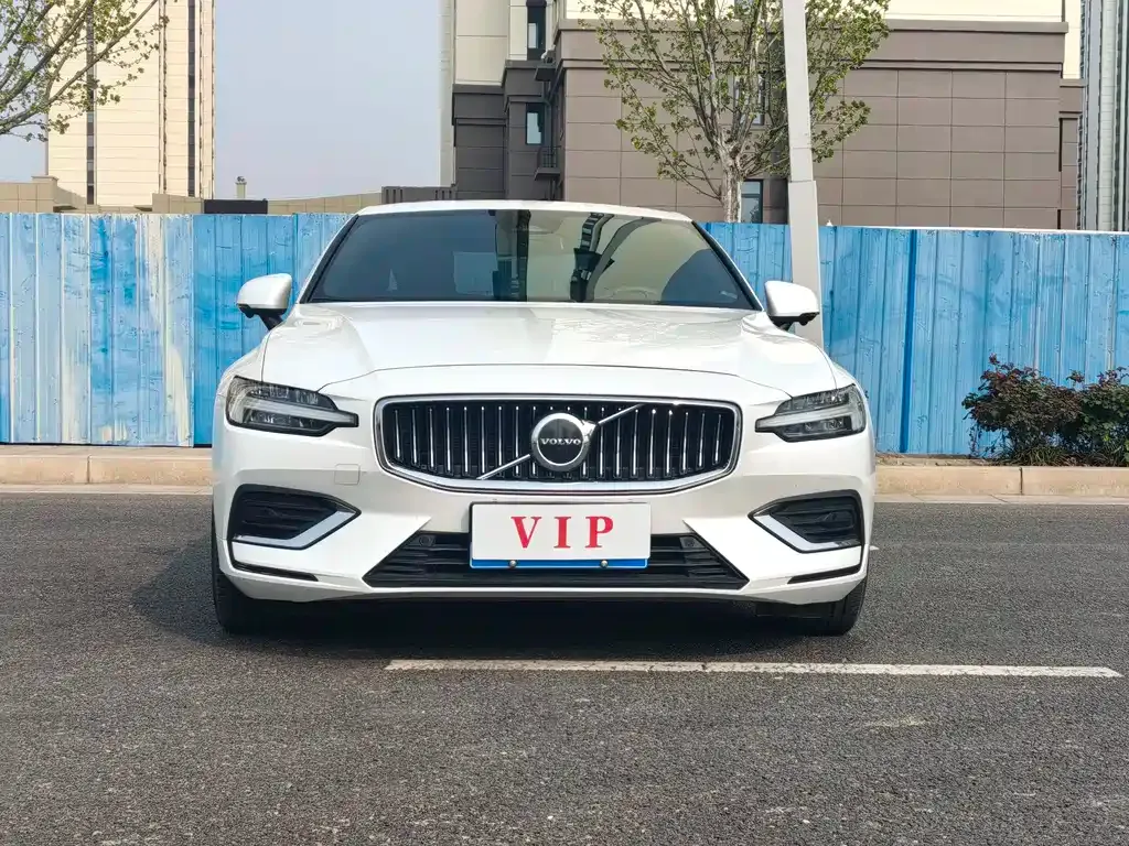 Volvo S60 2023 из CN, фото 4