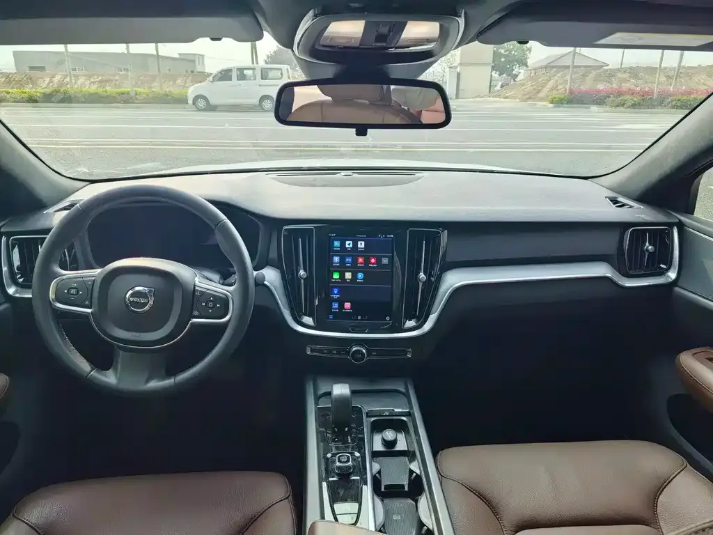 Volvo S60 2023 из CN, фото 3
