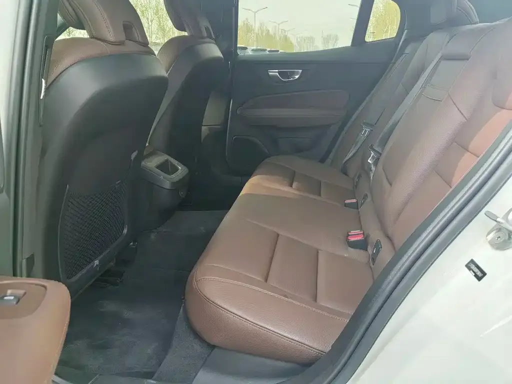Volvo S60 2023 из CN, фото 2