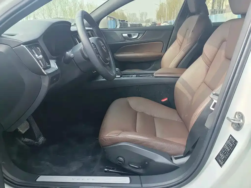 Volvo S60 2023 из CN, фото 7
