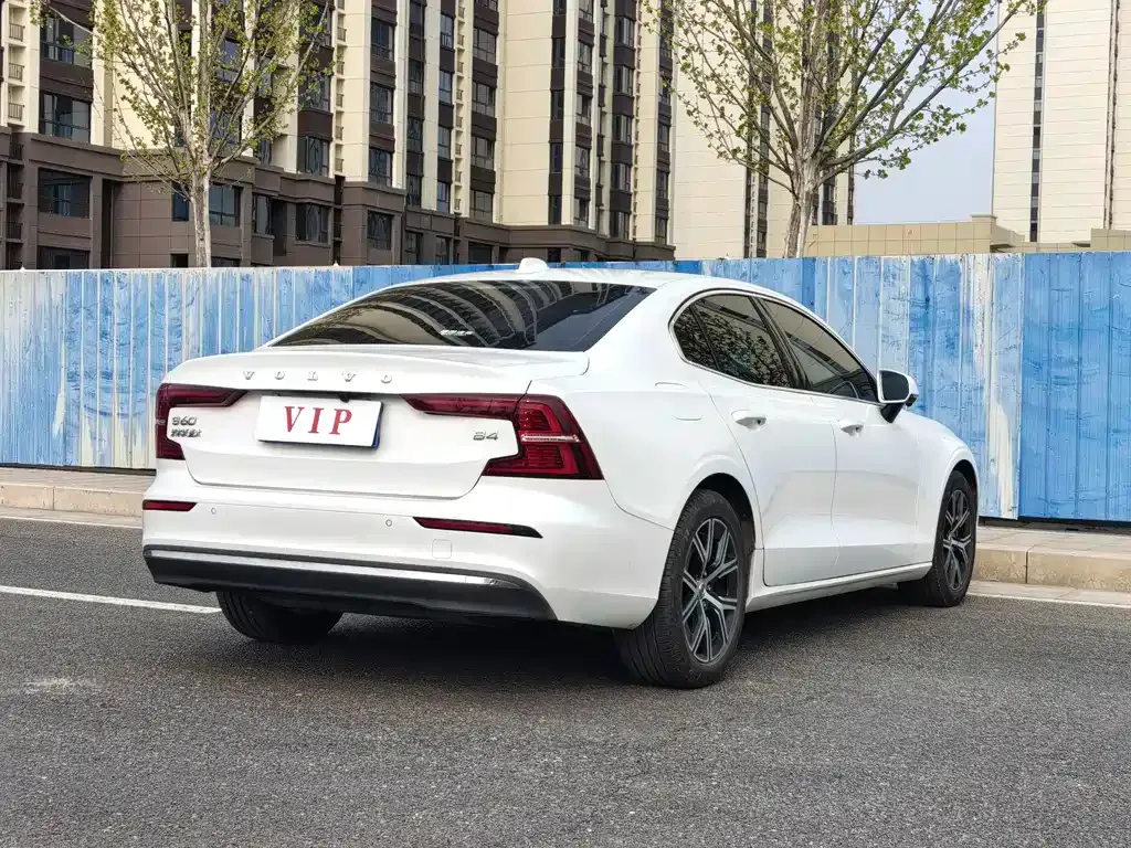 Volvo S60 2023 из CN, фото 8