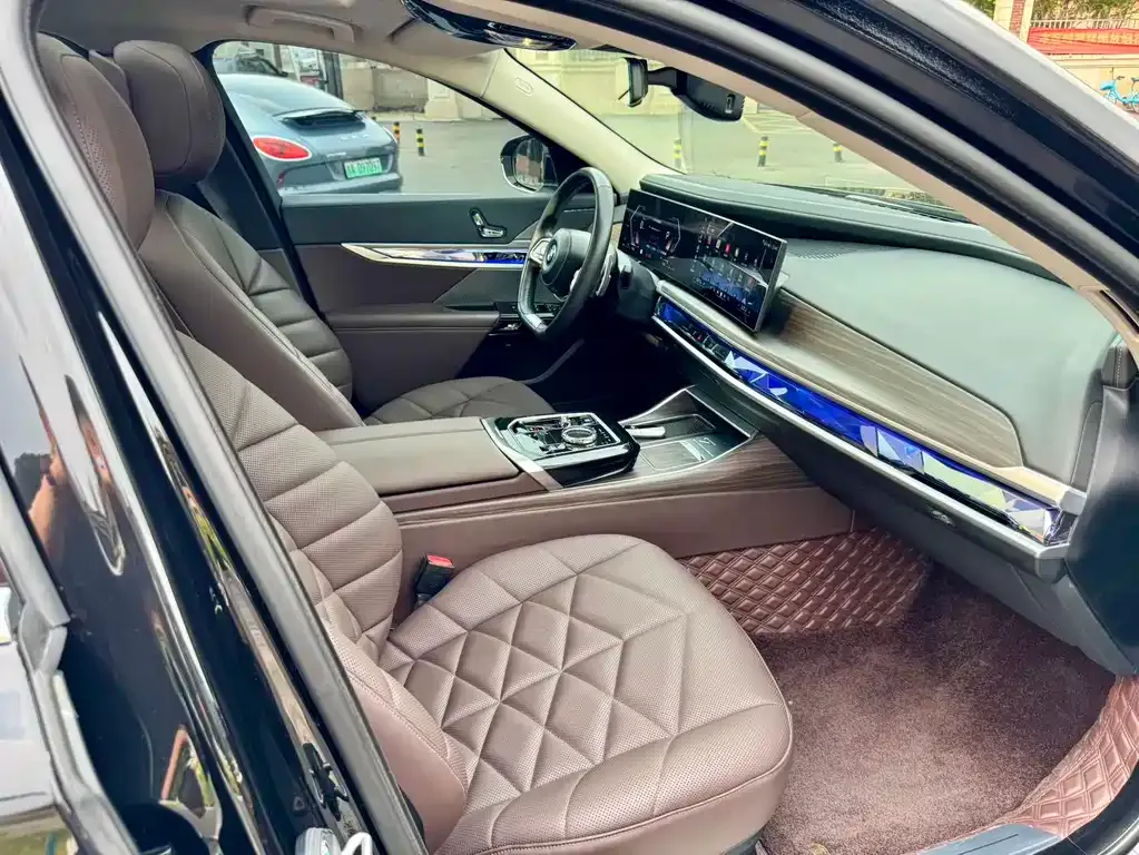 BMW 7 Series 2024 из CN, фото 5