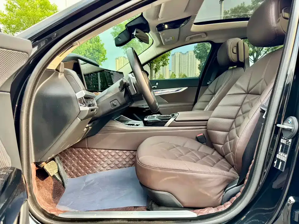 BMW 7 Series 2024 из CN, фото 2