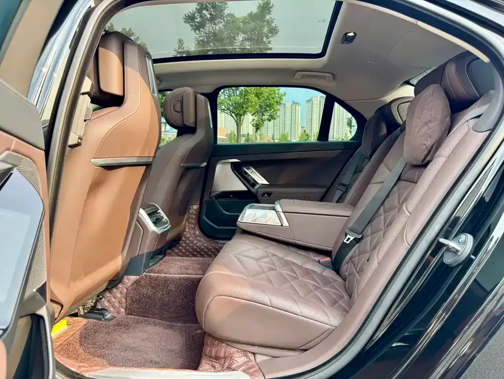 BMW 7 Series 2024 из CN, фото 4