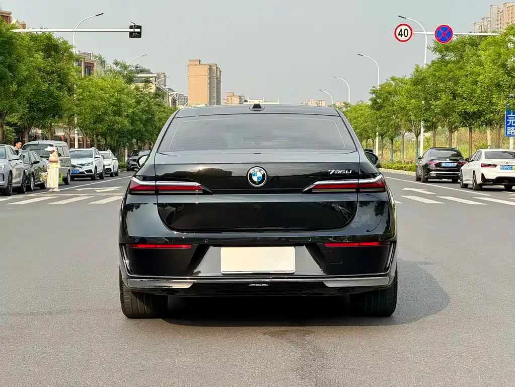 BMW 7 Series 2024 из CN, фото 8