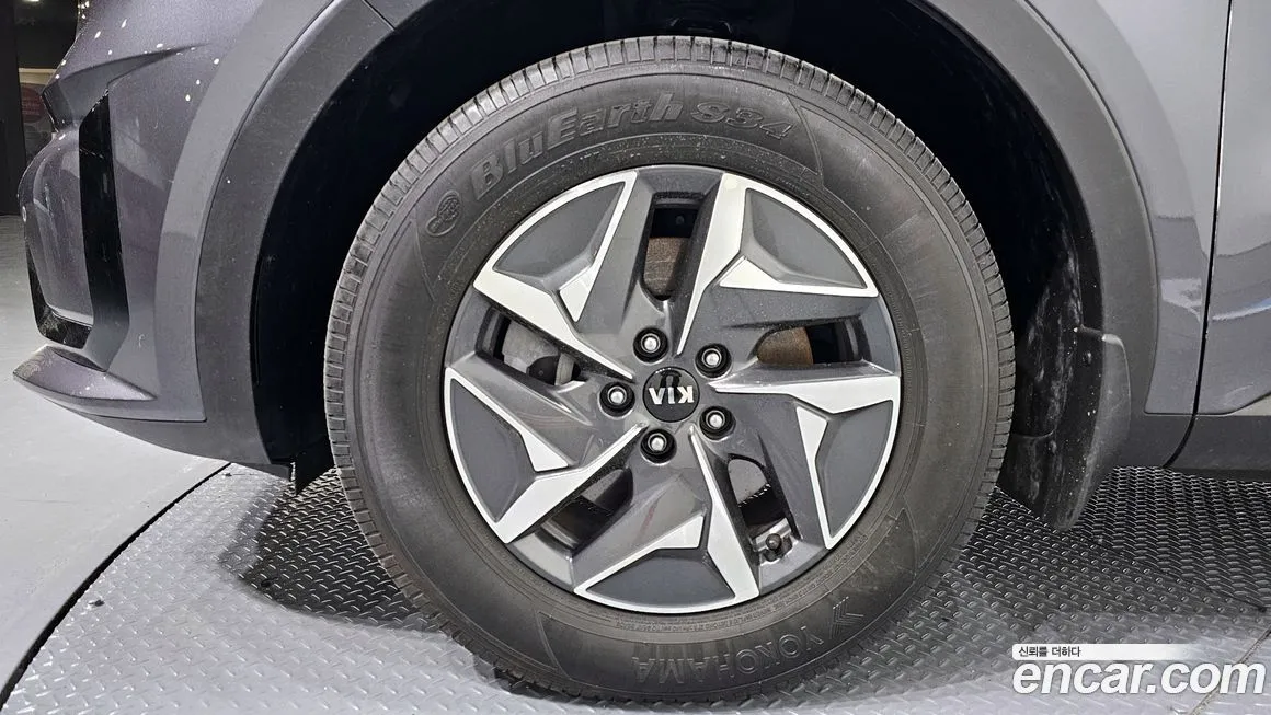 Kia Sorento — фото 8
