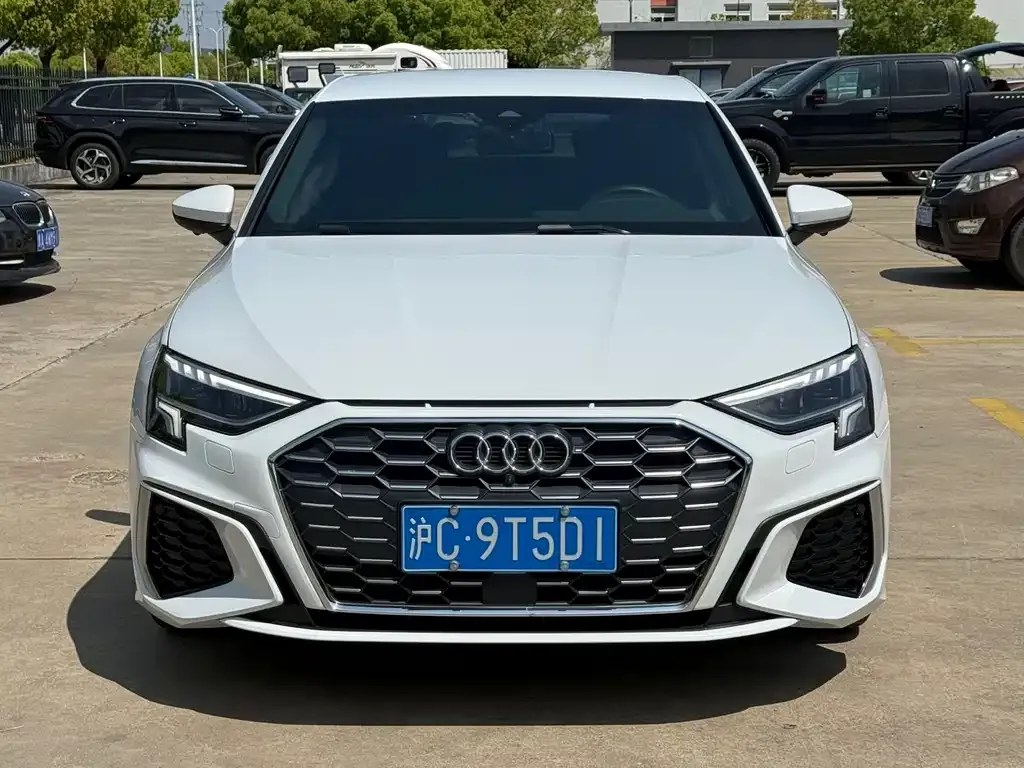 Audi A3 — фото 1
