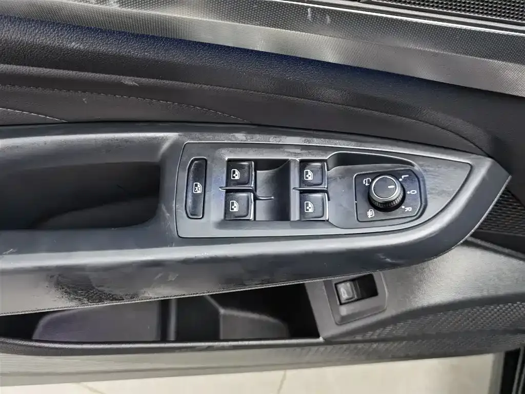 Volkswagen Passat — фото 10