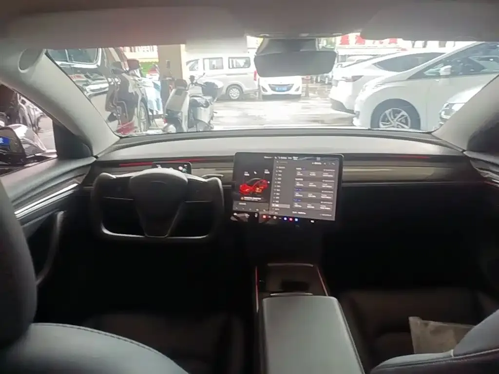 Tesla Model 3 — фото 3