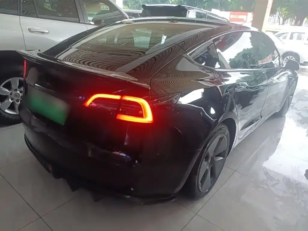 Tesla Model 3 — фото 10